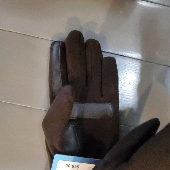 Isotoner Women's Stretch Fleece Gloves with Microluxe and Smart Touch Te… - Picture 11 of 13